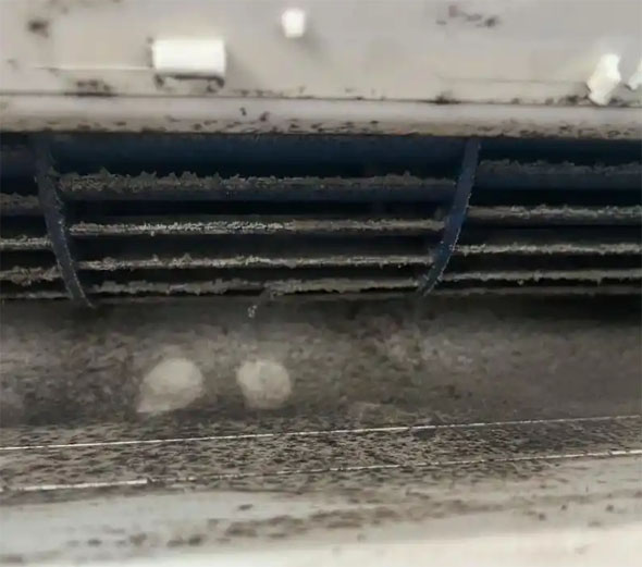 余干空调吹的风有股烧焦味是怎么回事